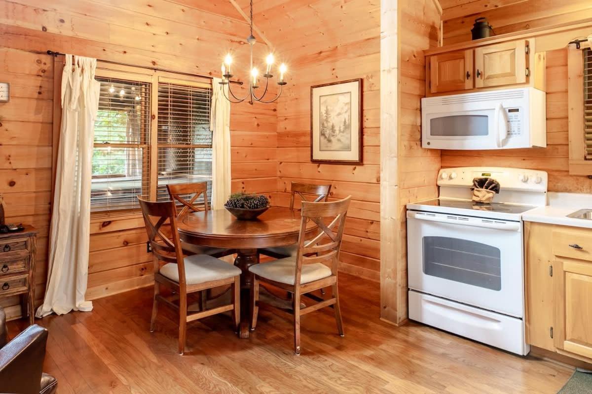 Nice View Fireplace, Hot Tub, Porch Bed, Private Sevierville Luaran gambar
