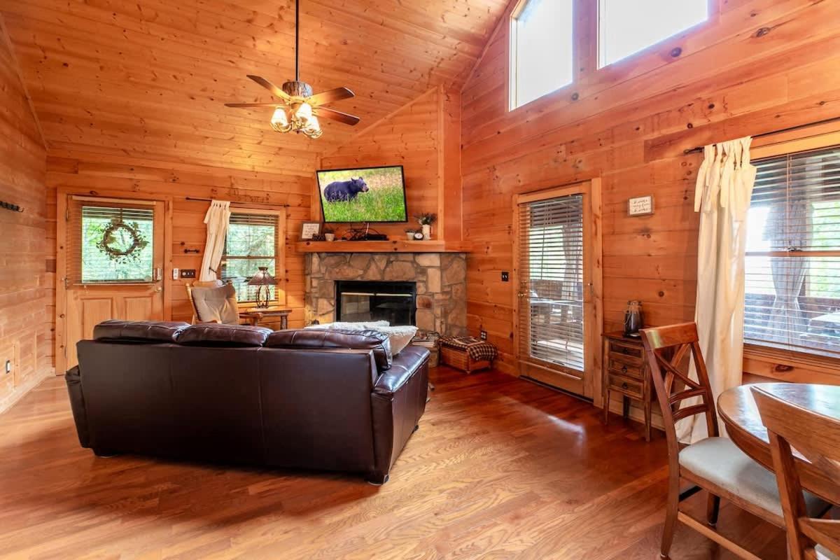 Nice View Fireplace, Hot Tub, Porch Bed, Private Sevierville Luaran gambar