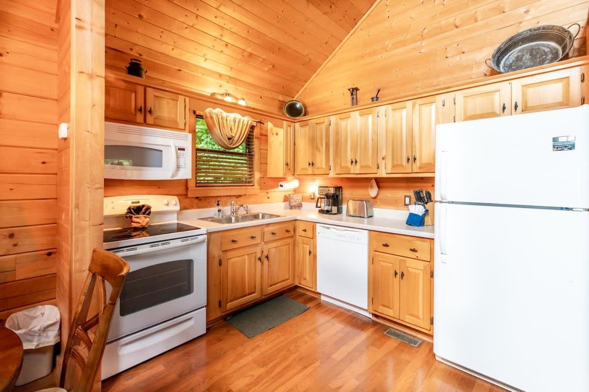Nice View Fireplace, Hot Tub, Porch Bed, Private Sevierville Luaran gambar