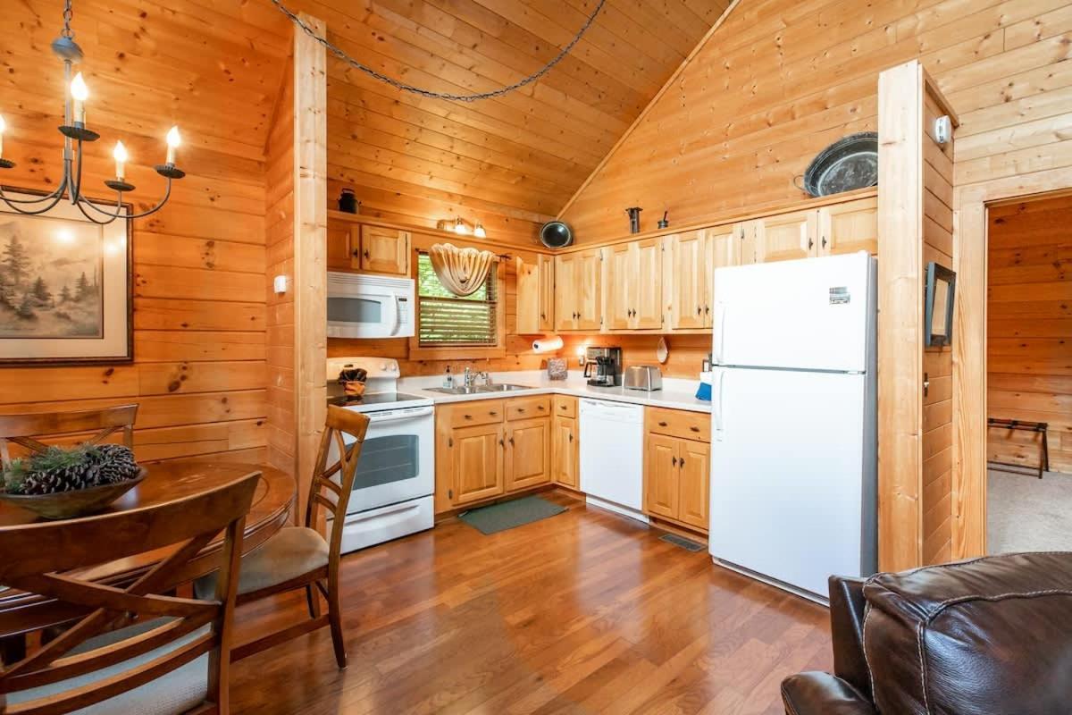Nice View Fireplace, Hot Tub, Porch Bed, Private Sevierville Luaran gambar